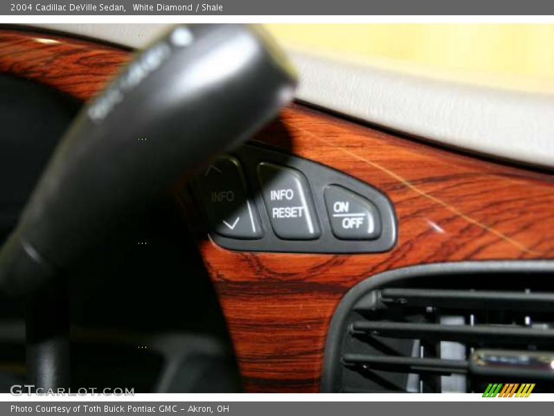 White Diamond / Shale 2004 Cadillac DeVille Sedan
