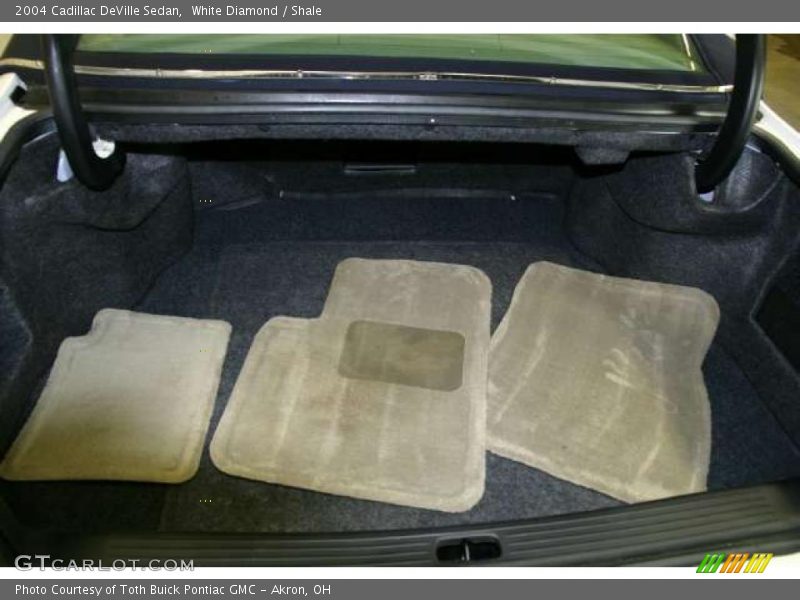 White Diamond / Shale 2004 Cadillac DeVille Sedan