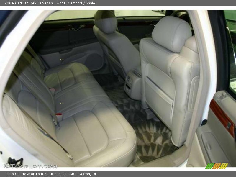White Diamond / Shale 2004 Cadillac DeVille Sedan