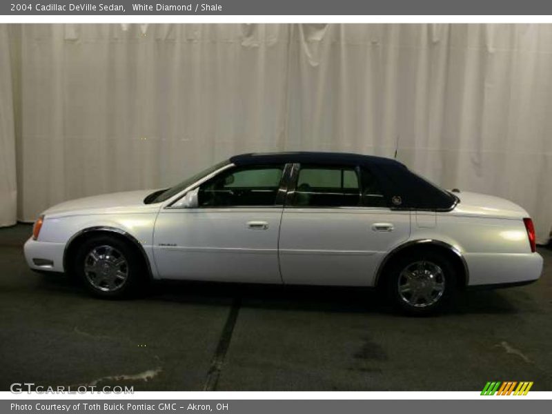 White Diamond / Shale 2004 Cadillac DeVille Sedan