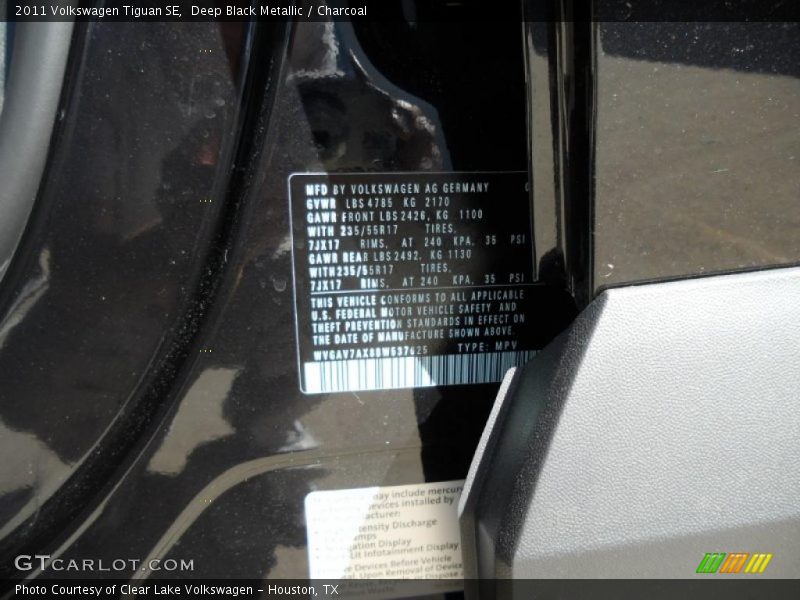 Deep Black Metallic / Charcoal 2011 Volkswagen Tiguan SE