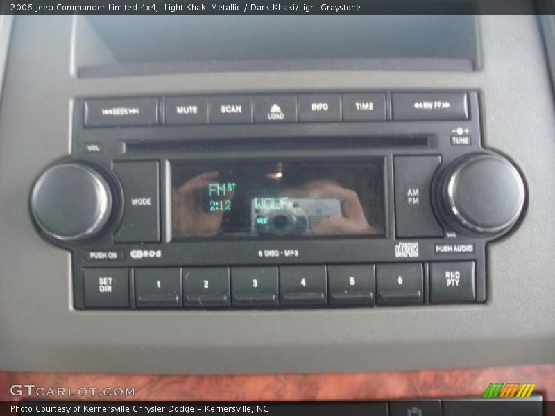 Light Khaki Metallic / Dark Khaki/Light Graystone 2006 Jeep Commander Limited 4x4