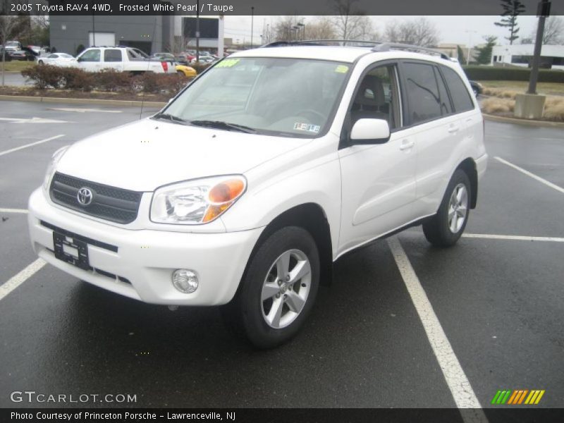 Front 3/4 View of 2005 RAV4 4WD