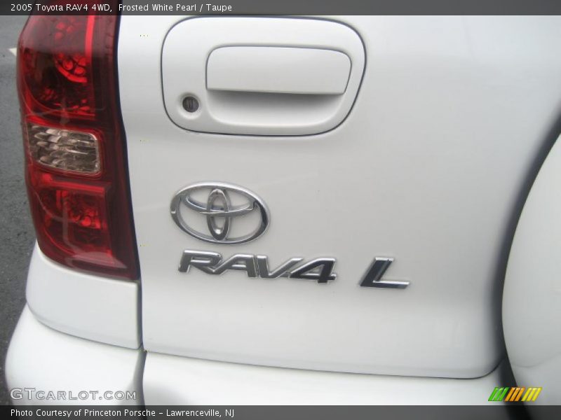  2005 RAV4 4WD Frosted White Pearl