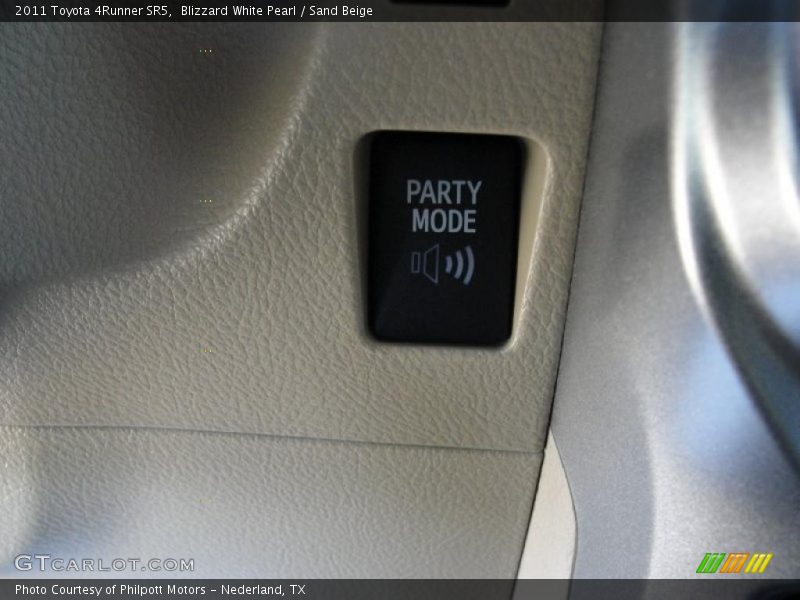 Blizzard White Pearl / Sand Beige 2011 Toyota 4Runner SR5