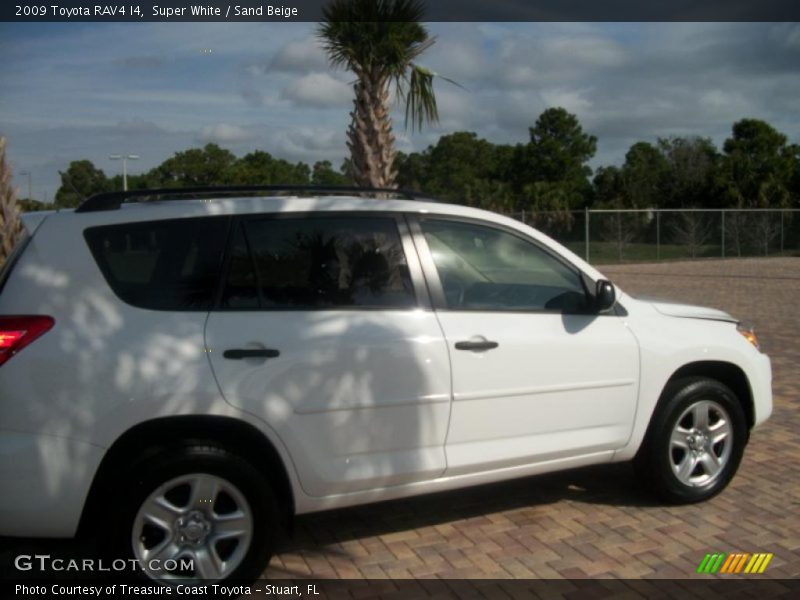 Super White / Sand Beige 2009 Toyota RAV4 I4
