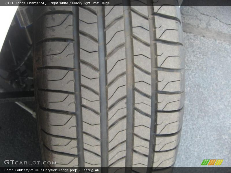 Bright White / Black/Light Frost Beige 2011 Dodge Charger SE