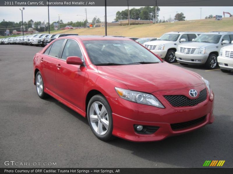 Front 3/4 View of 2011 Camry SE