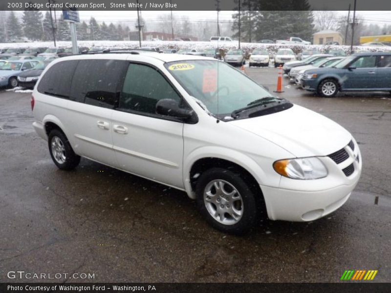 Front 3/4 View of 2003 Grand Caravan Sport