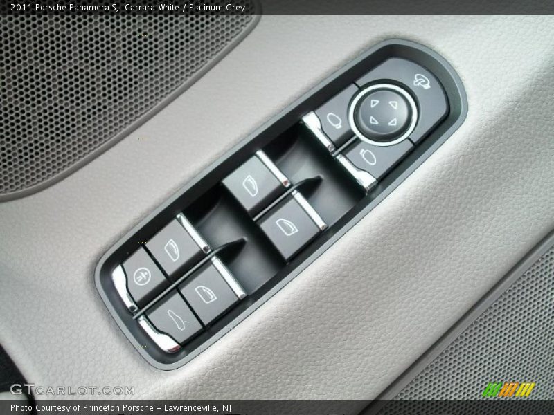 Controls of 2011 Panamera S