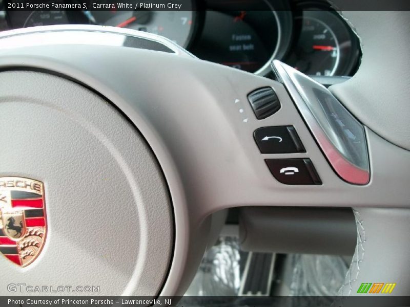 Controls of 2011 Panamera S