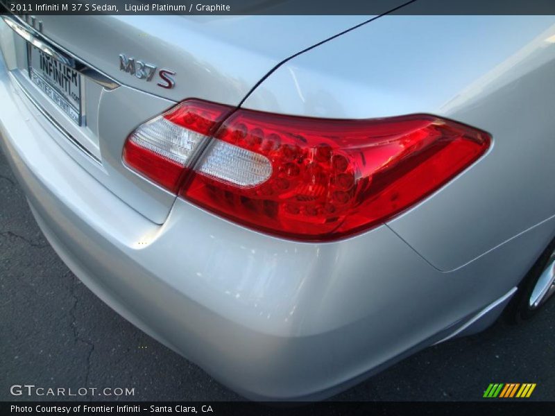  2011 M 37 S Sedan Logo