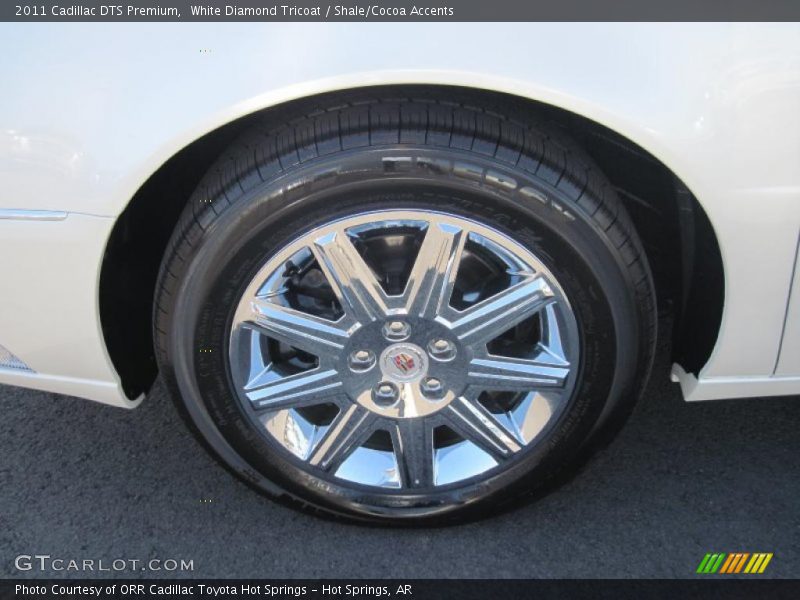 White Diamond Tricoat / Shale/Cocoa Accents 2011 Cadillac DTS Premium