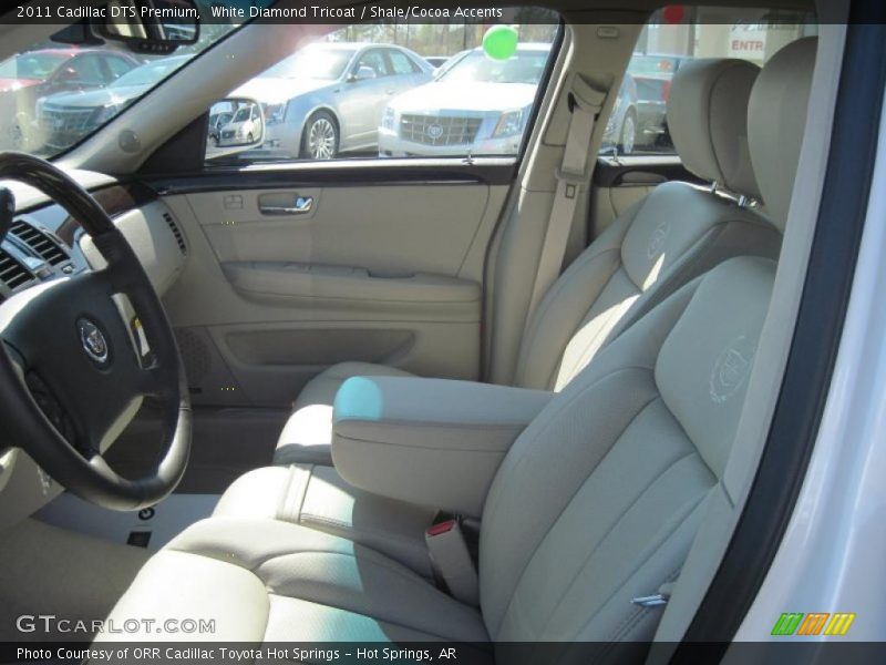 White Diamond Tricoat / Shale/Cocoa Accents 2011 Cadillac DTS Premium