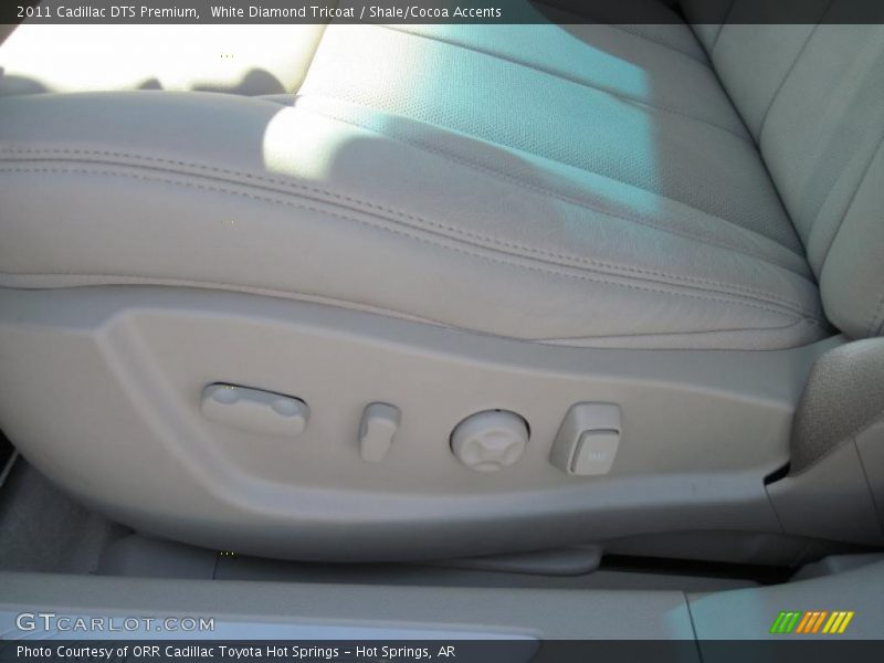 White Diamond Tricoat / Shale/Cocoa Accents 2011 Cadillac DTS Premium