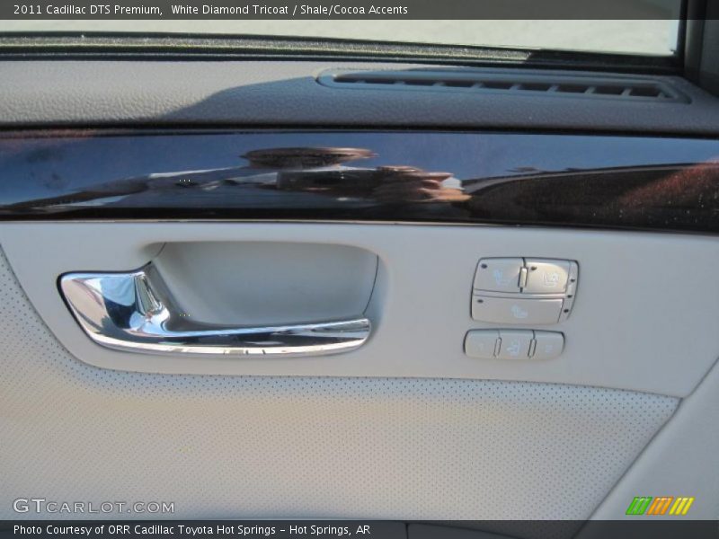 White Diamond Tricoat / Shale/Cocoa Accents 2011 Cadillac DTS Premium