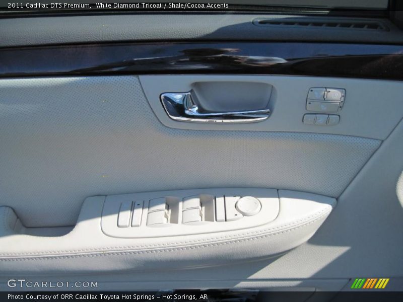 White Diamond Tricoat / Shale/Cocoa Accents 2011 Cadillac DTS Premium
