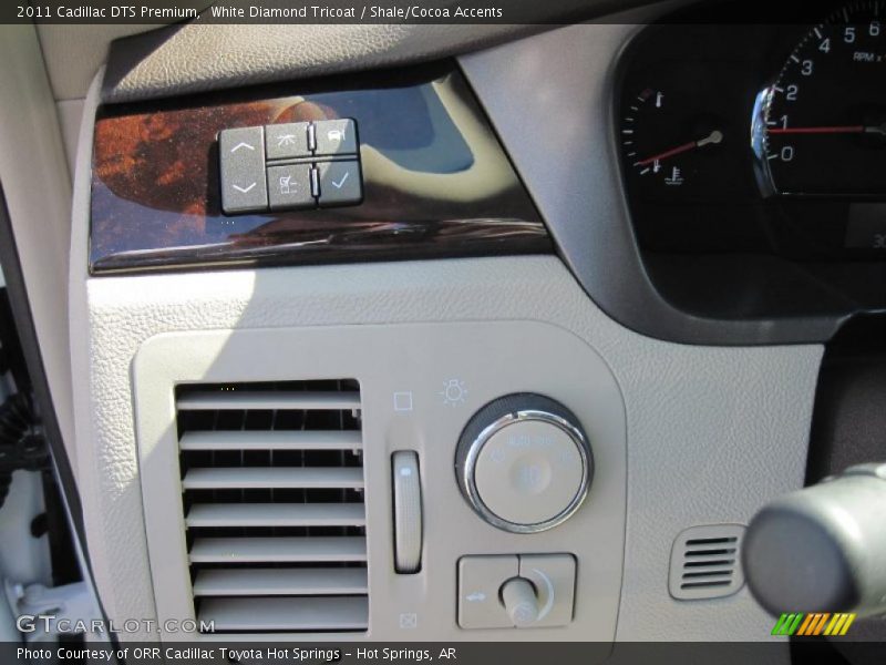 White Diamond Tricoat / Shale/Cocoa Accents 2011 Cadillac DTS Premium