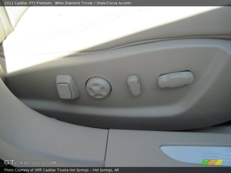White Diamond Tricoat / Shale/Cocoa Accents 2011 Cadillac DTS Premium