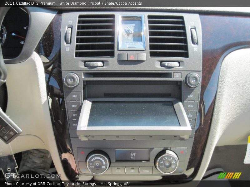 White Diamond Tricoat / Shale/Cocoa Accents 2011 Cadillac DTS Premium