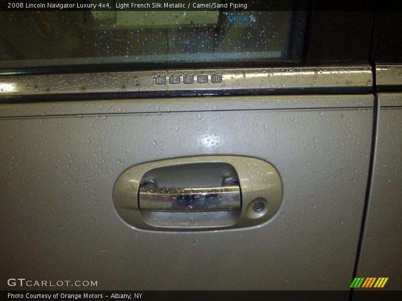 Light French Silk Metallic / Camel/Sand Piping 2008 Lincoln Navigator Luxury 4x4