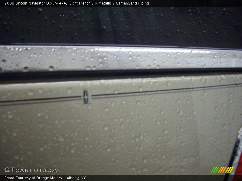 Light French Silk Metallic / Camel/Sand Piping 2008 Lincoln Navigator Luxury 4x4