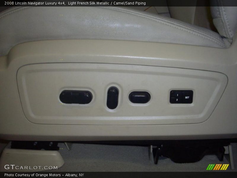 Light French Silk Metallic / Camel/Sand Piping 2008 Lincoln Navigator Luxury 4x4