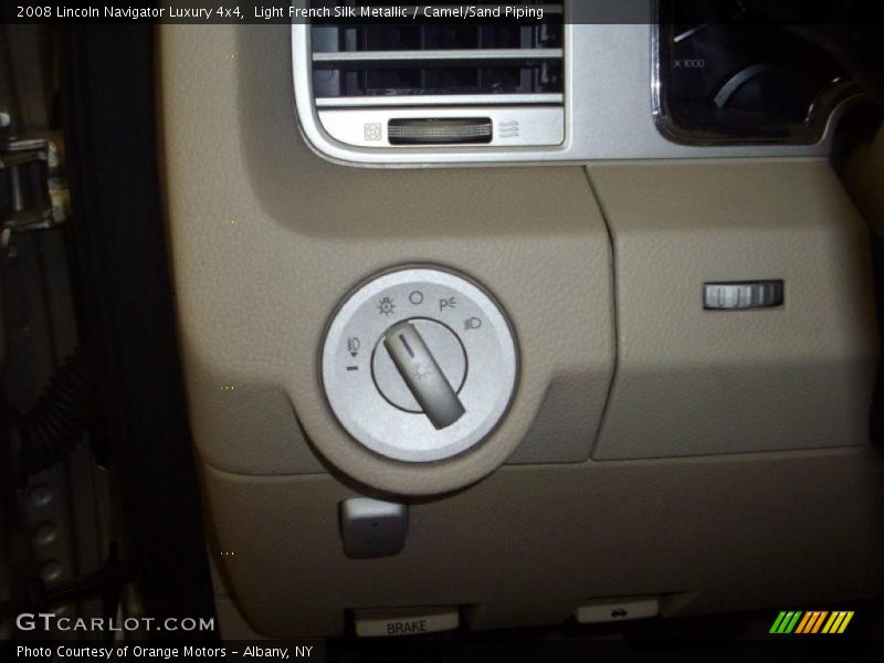 Light French Silk Metallic / Camel/Sand Piping 2008 Lincoln Navigator Luxury 4x4