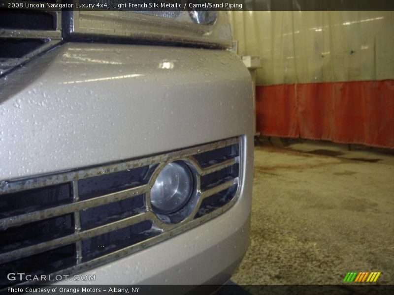 Light French Silk Metallic / Camel/Sand Piping 2008 Lincoln Navigator Luxury 4x4