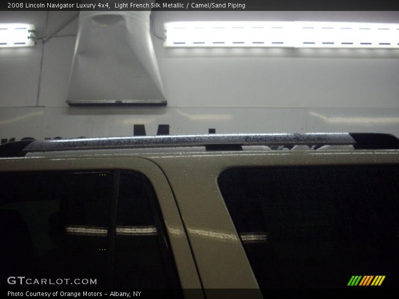 Light French Silk Metallic / Camel/Sand Piping 2008 Lincoln Navigator Luxury 4x4
