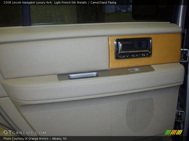 Light French Silk Metallic / Camel/Sand Piping 2008 Lincoln Navigator Luxury 4x4