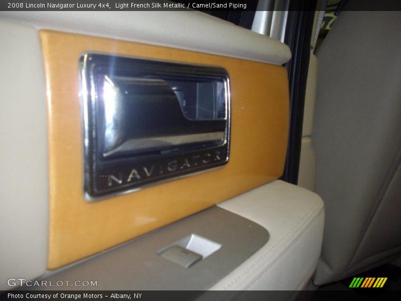 Light French Silk Metallic / Camel/Sand Piping 2008 Lincoln Navigator Luxury 4x4