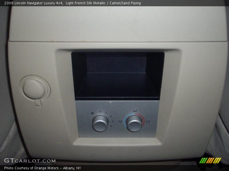 Light French Silk Metallic / Camel/Sand Piping 2008 Lincoln Navigator Luxury 4x4