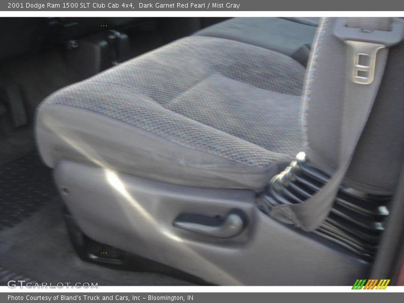 Dark Garnet Red Pearl / Mist Gray 2001 Dodge Ram 1500 SLT Club Cab 4x4