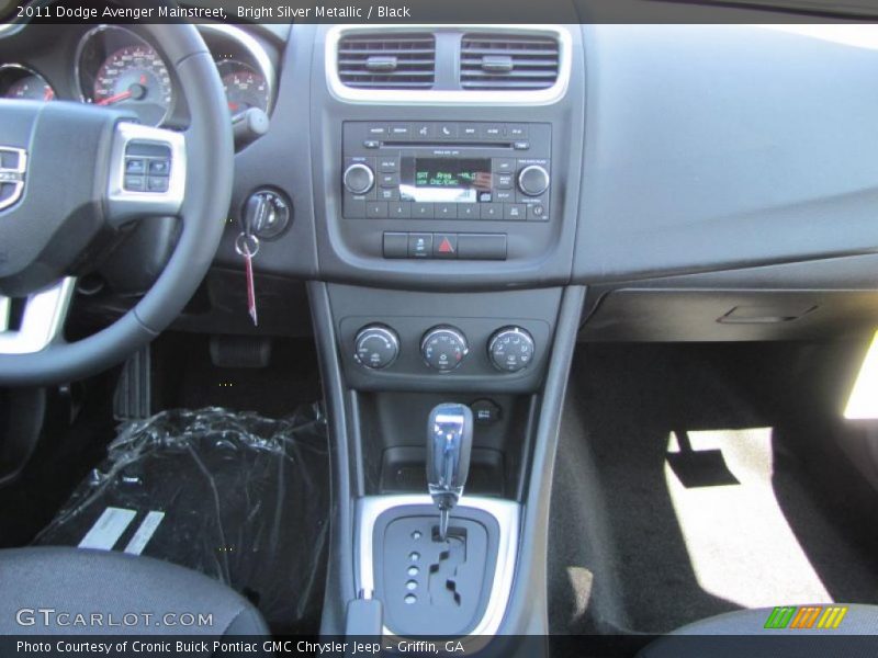 Bright Silver Metallic / Black 2011 Dodge Avenger Mainstreet