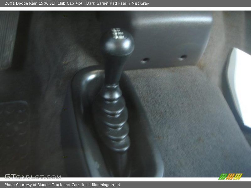 Dark Garnet Red Pearl / Mist Gray 2001 Dodge Ram 1500 SLT Club Cab 4x4