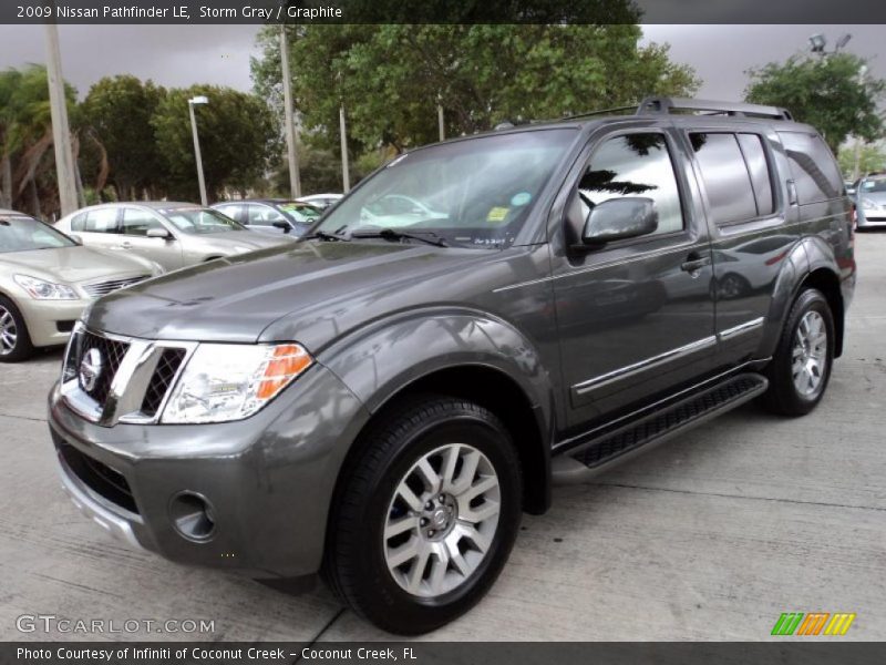 Front 3/4 View of 2009 Pathfinder LE