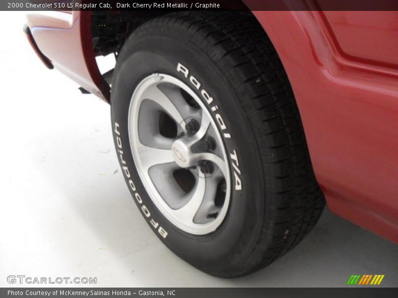 Dark Cherry Red Metallic / Graphite 2000 Chevrolet S10 LS Regular Cab