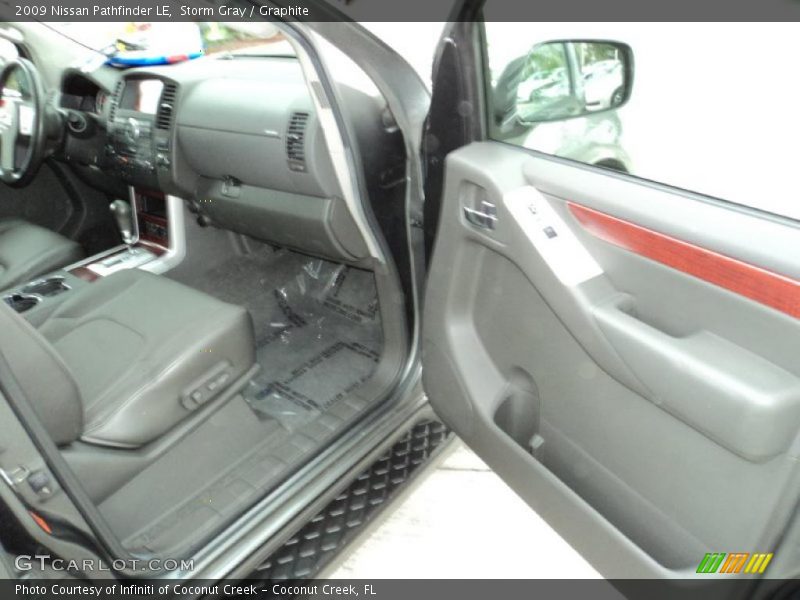 Storm Gray / Graphite 2009 Nissan Pathfinder LE
