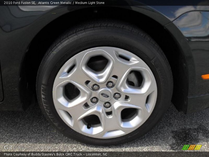 Atlantis Green Metallic / Medium Light Stone 2010 Ford Fusion SE