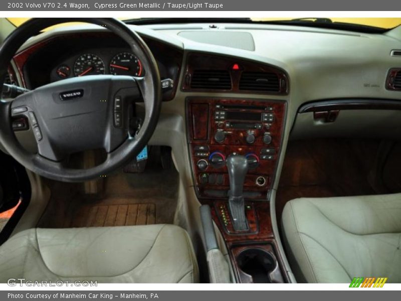 Cypress Green Metallic / Taupe/Light Taupe 2002 Volvo V70 2.4 Wagon