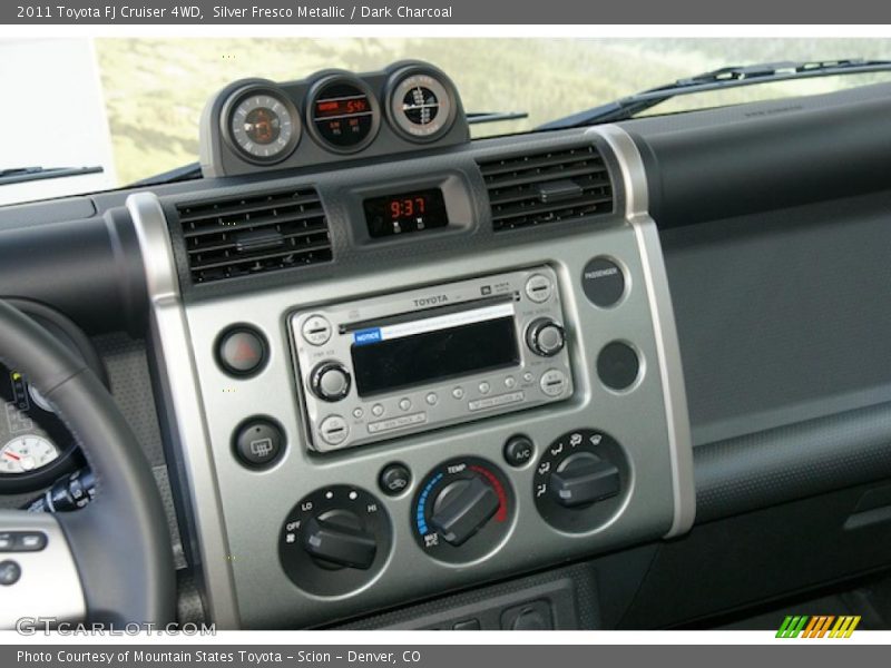 Controls of 2011 FJ Cruiser 4WD