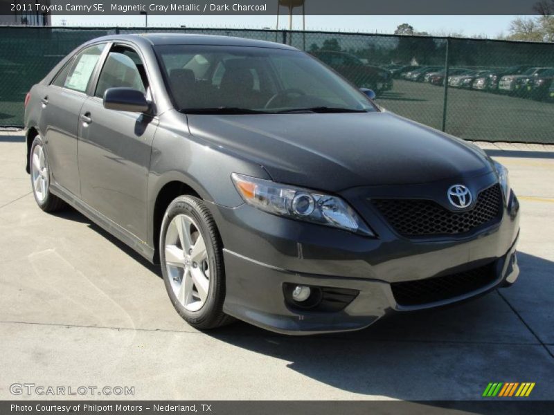 Magnetic Gray Metallic / Dark Charcoal 2011 Toyota Camry SE