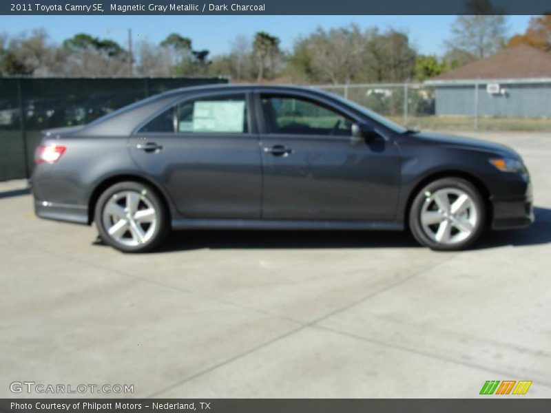 Magnetic Gray Metallic / Dark Charcoal 2011 Toyota Camry SE