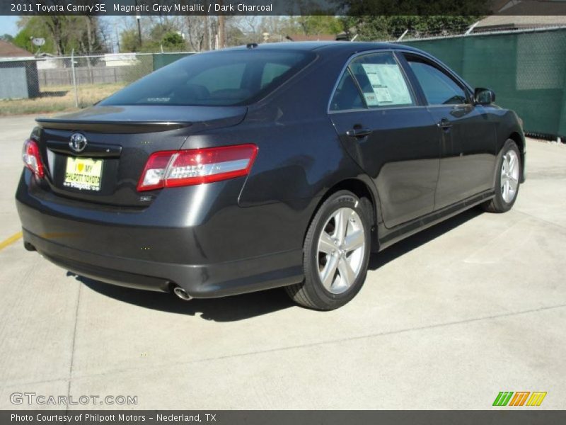 Magnetic Gray Metallic / Dark Charcoal 2011 Toyota Camry SE