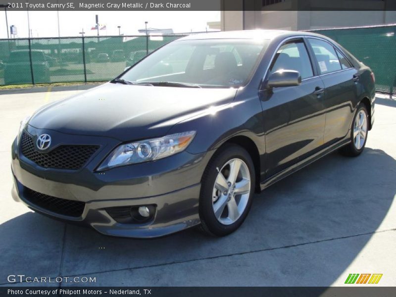 Magnetic Gray Metallic / Dark Charcoal 2011 Toyota Camry SE