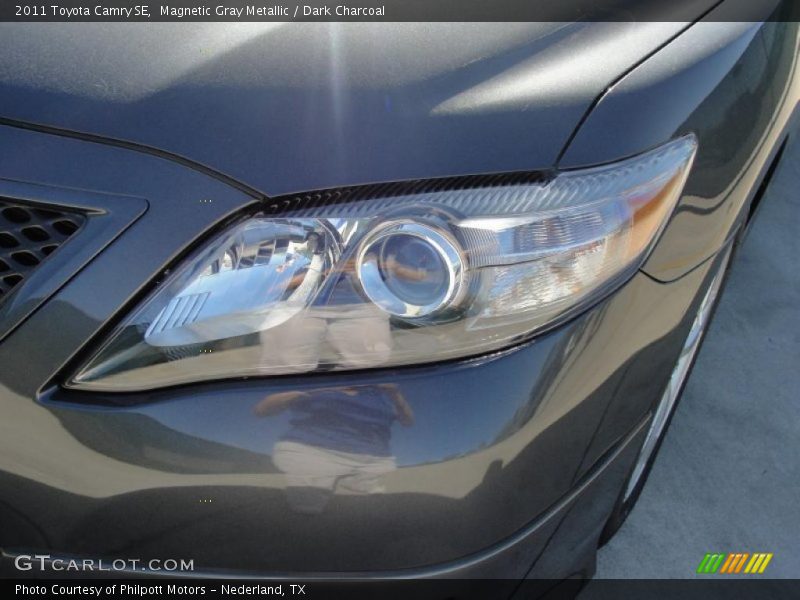 Magnetic Gray Metallic / Dark Charcoal 2011 Toyota Camry SE