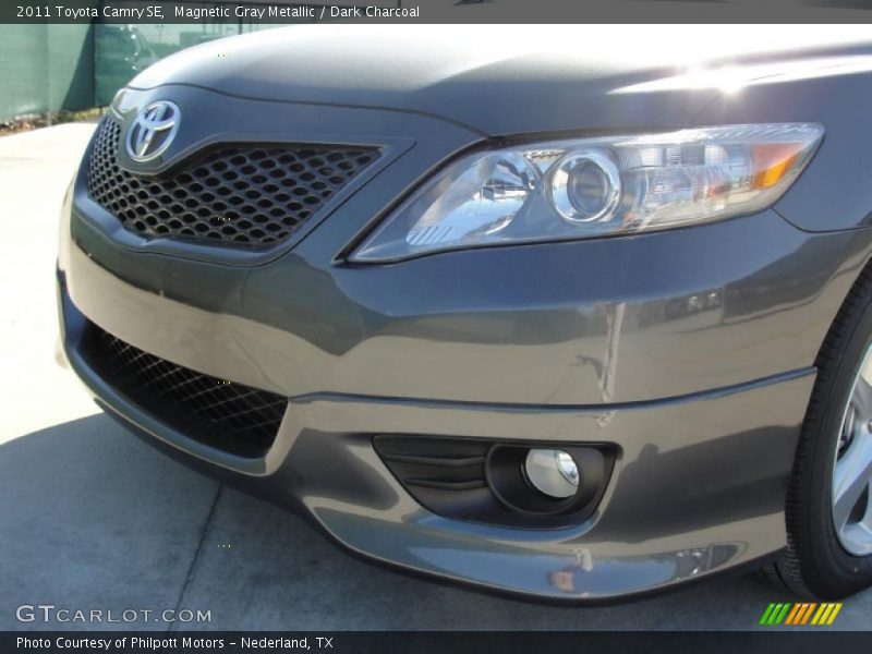 Magnetic Gray Metallic / Dark Charcoal 2011 Toyota Camry SE