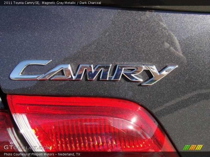 Magnetic Gray Metallic / Dark Charcoal 2011 Toyota Camry SE