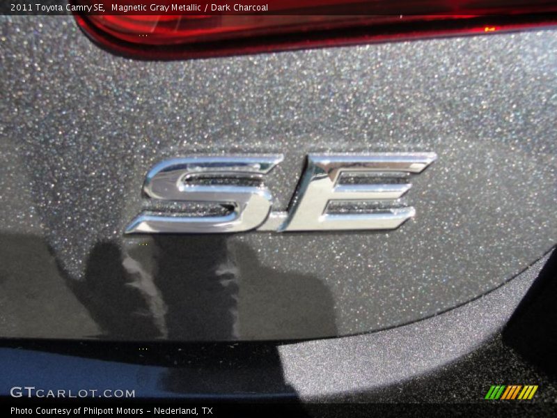 Magnetic Gray Metallic / Dark Charcoal 2011 Toyota Camry SE